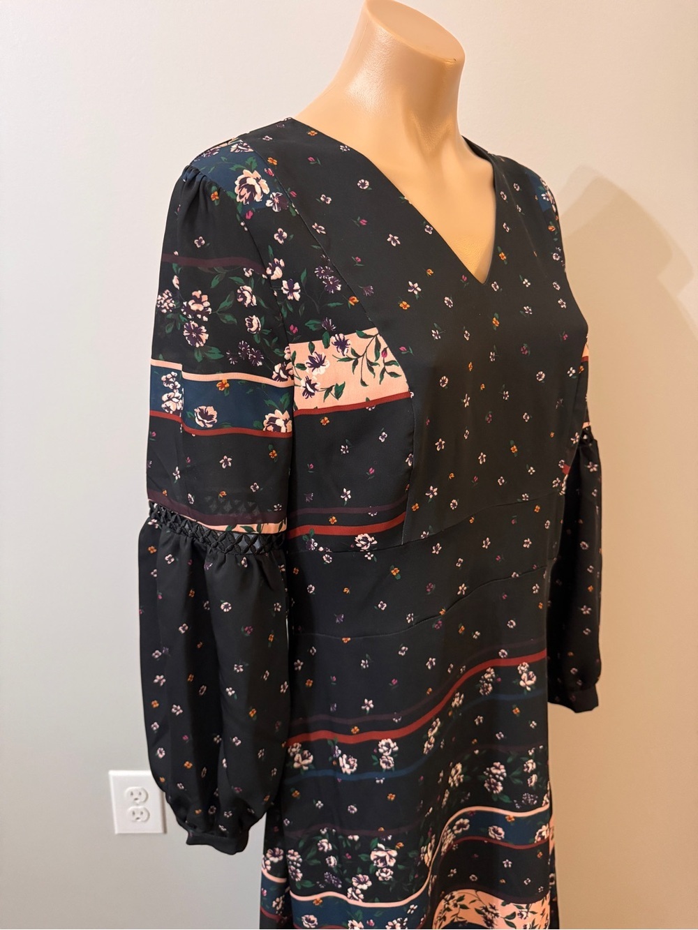 Ella Moon Maxi Dress Black Floral Medium Long Sleeve - Picture 2 of 6